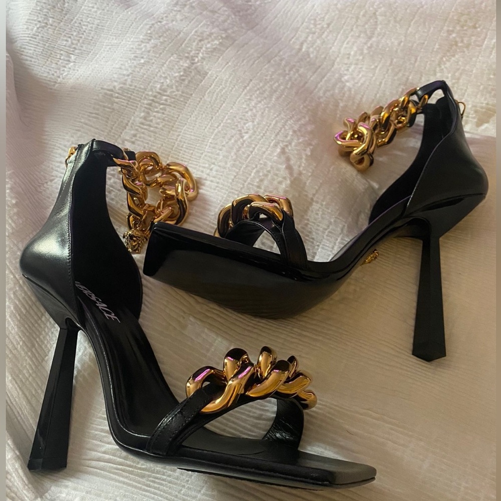 Brand new VERSACE MEDUSA CHAIN SANDALS. Size 39.5.